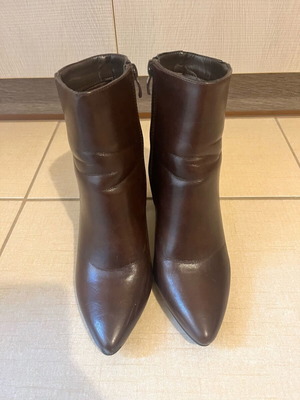 Μποτάκια Luigi μεταχειρισμένα καφέ με φερμουάρ και χρυσή λεπτομέρεια, νούμερο 38