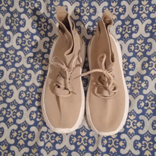 Women's athletic shoes size 39 beige, like new