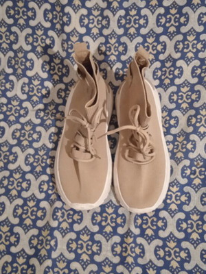 Women's athletic shoes size 39 beige, like new