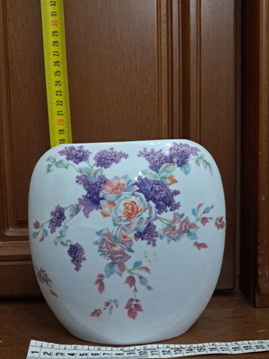 Porcelain vase and decorations new