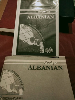 Spoken Albanian πλήρης μέθοδος εκμάθησης με 6 κασέτες και εγχειρίδιο σαν καινούργιο