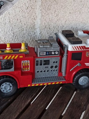 Πυροσβεστικό παιχνίδι μεταχειρισμένο με ήχους και φάρους