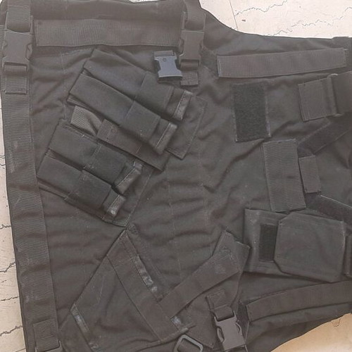 Military battle vest black, like new, with ceramic plate holder