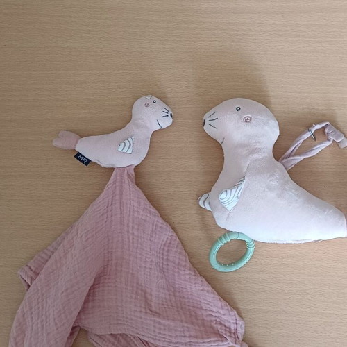 Fehn seal baby rattle and sleep cloth