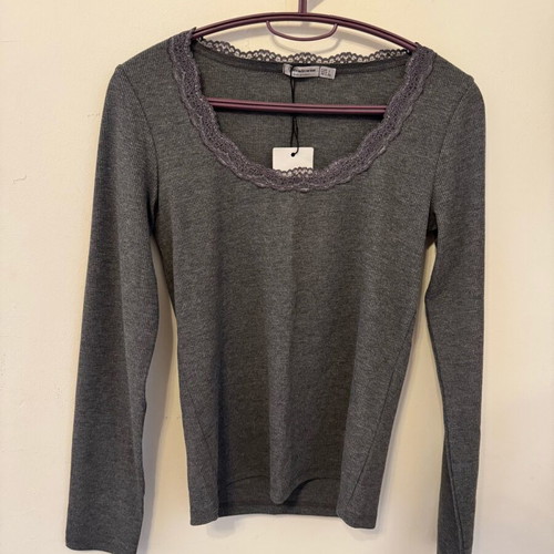 Rip basic gray blouse with lace Stradivarius new, size L