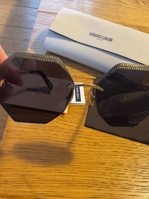 Roberto Cavalli sunglasses new with gold details, black