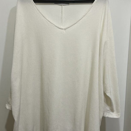 Oversize women's blouse with V-neck, size 56/58