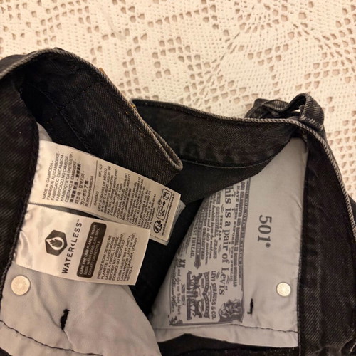 Levi's 501 black denim shorts like new