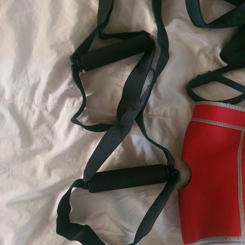 Fitness set like new with TRX, gloves, knee pad and two resistance bands