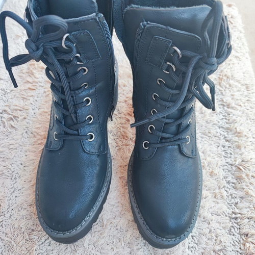 Black ankle boots size 36 like new