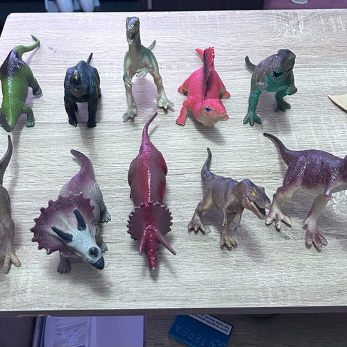 Dinosaur figures like new, collection of 27 pieces