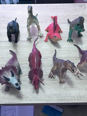 Dinosaur figures like new, collection of 27 pieces