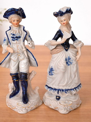 Vintage figurine couple used, high society, 22 cm tall