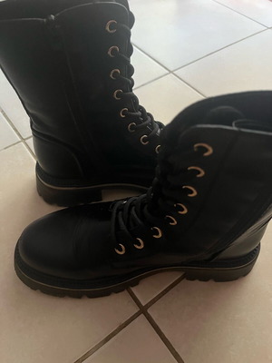Leather boots like new, size 37