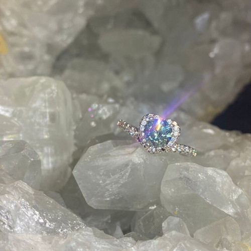 Silver ring with heart-shaped moissanite, size 16mm
