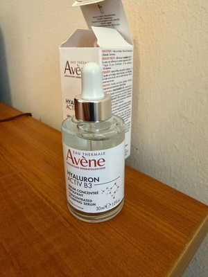 Συμπυκνωμένος ορός προσώπου με υαλουρονικό οξύ καινούργιο