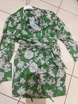 Mini dress Lulu one size like new, colorful green