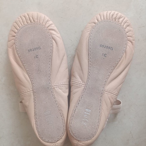 Bloch leather ballet shoes size 32 like new
