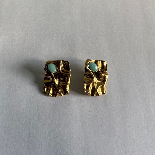 Vintage earrings with clip in gold tone and turquoise stone, like new