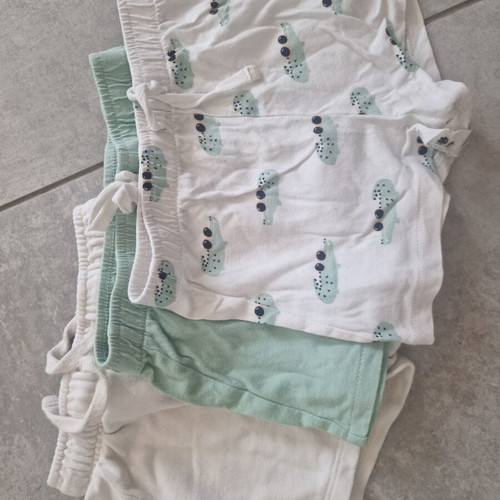 Shorts pack of 3 like new, 18 months