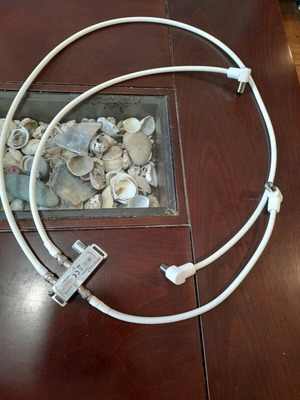 Antenna splitter new with 2 male and 1 female connector