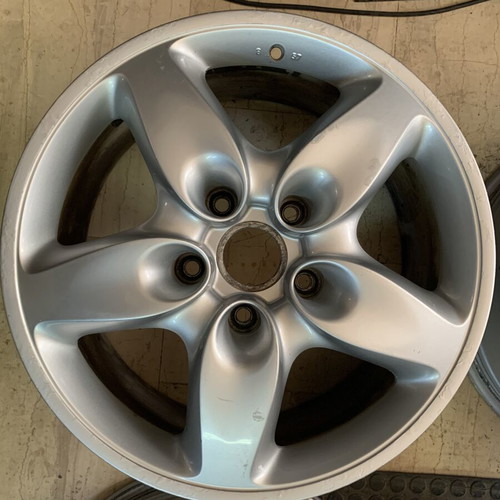 Porsche Cayenne 18-inch rims used, missing caps
