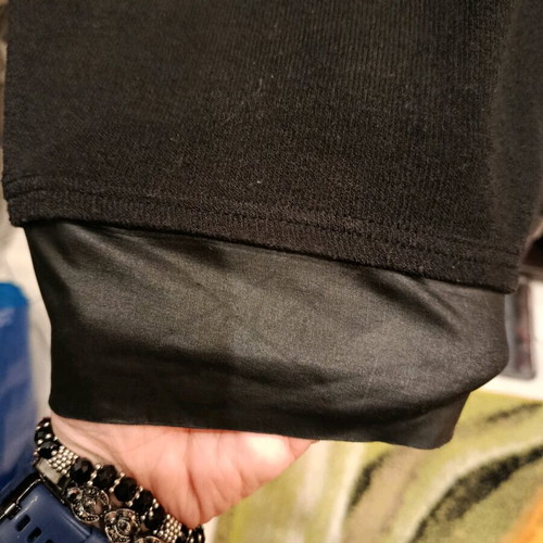 Pullover used black one size with beautiful details