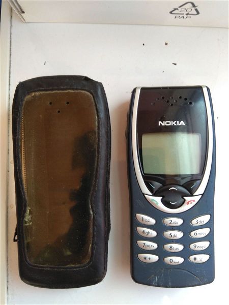  Nokia 8210 sillektiko