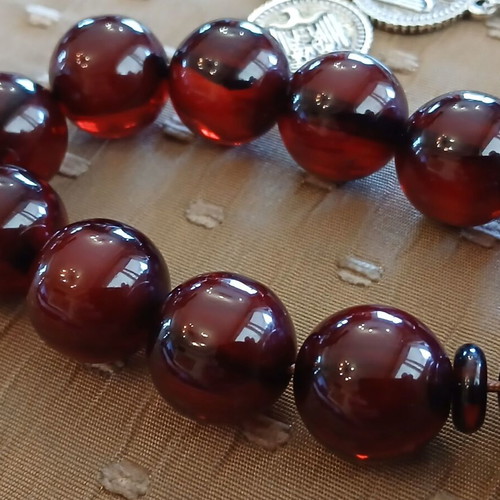 Bakelite Komboloi like new, 33 beads, traditional oriental finish