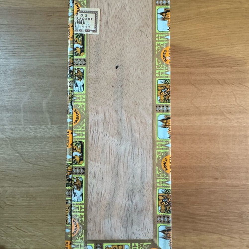 Romeo y Julieta wooden cigar box used, empty