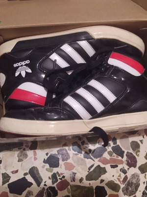 Adidas Extaball sneakers used, black and white
