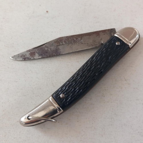Okapi German pocket knife used with blade oxidation