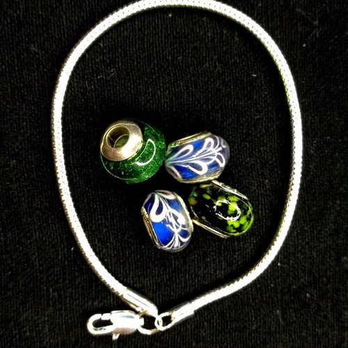 Silver 925 bracelet like new with 4 charms, 20 cm length