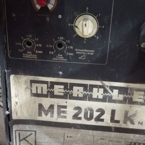 Wire welding machine used with bottle included