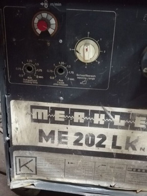 Wire welding machine used with bottle included