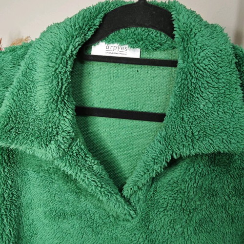 Arpyes Fleece Oversized pullover like new, green with pink trim