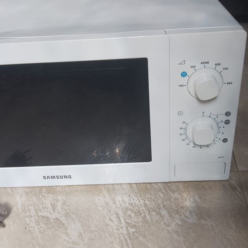 Samsung microwave oven, 20L, 800W, white