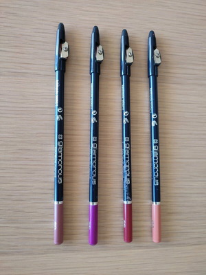 Glamorous lip liners like new, pack of 4 pieces