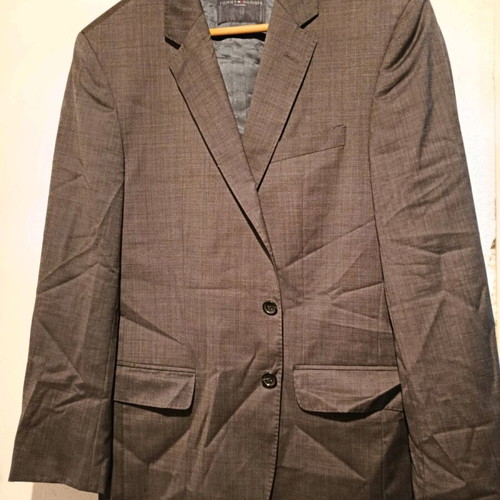 Tommy Hilfiger Fitter Men's Suit like new, gray anthracite with purple lining