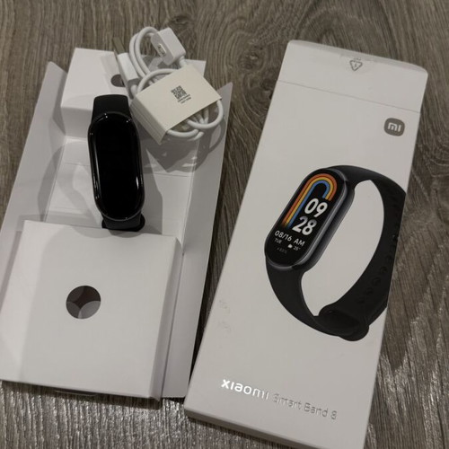 Xiaomi Smart Band 8 like new, black, with original box and charger