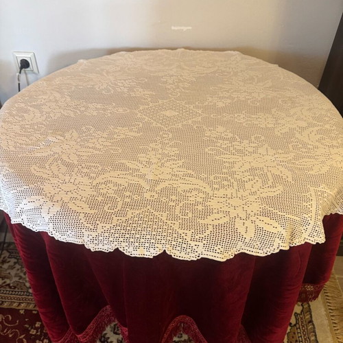 Hand-Knitted Tablecloth like new, large oval white