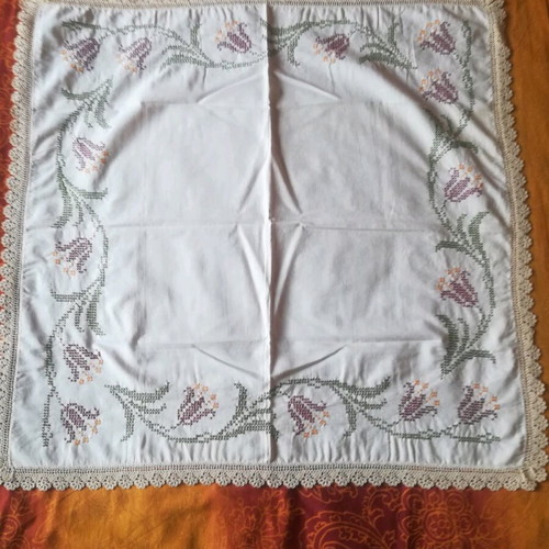 Tablecloth sugar color with cross-stitch and crochet lace like new