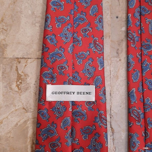 Geoffrey Beene tie like new