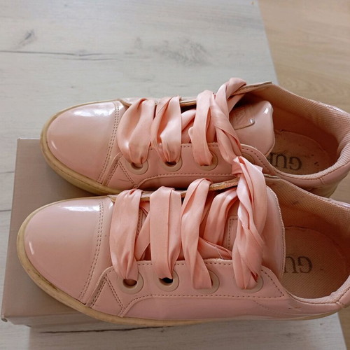 Guess sneakers size 39 pink like new