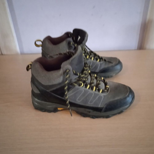 Boys' boots size 36.5 like new, gray