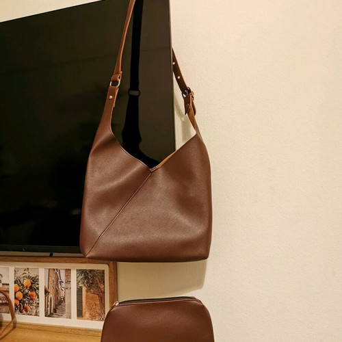 Brown shoulder bag made of leatherette with matching wallet like new