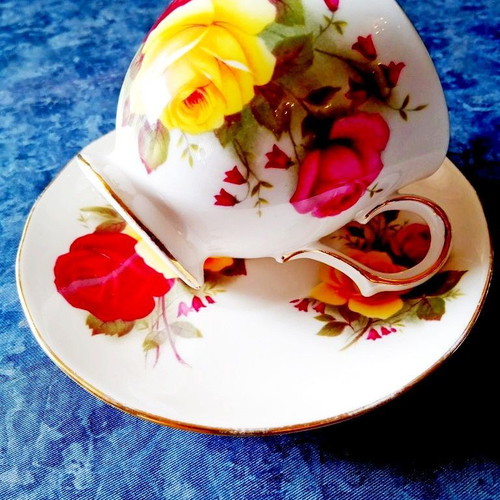 Vintage porcelain coffee-tea cup Queen Anne England 1950