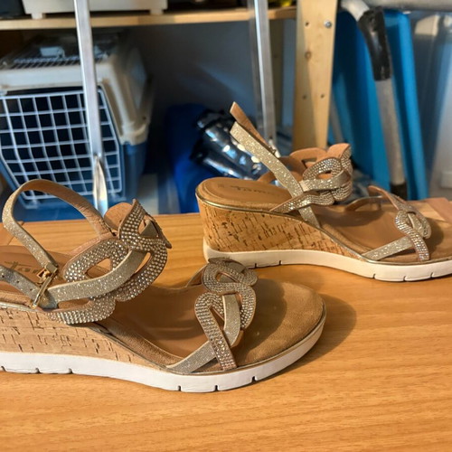 Tamaris sandals size 38 beige like new