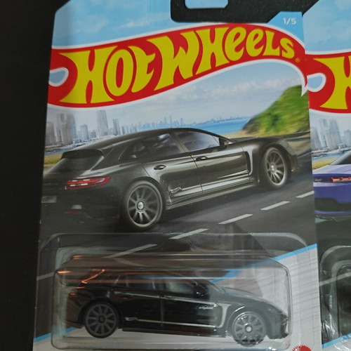 Hot Wheels Luxury Sedans Series 2022 complete set new