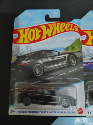 Hot Wheels Luxury Sedans Series 2022 complete set new